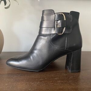 Tod’s calf leather ankle boots
3 inch heel
Excellent condition